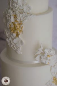 Relief and gold wedding cake