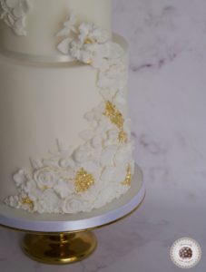 Relief and gold wedding cake