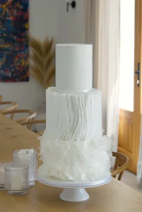 Tarta de boda moderna en papel de oblea