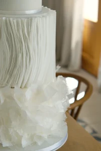 Tarta de boda moderna en papel de oblea