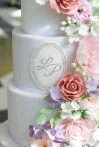 Wedding cake with more than 150 sugar flowers