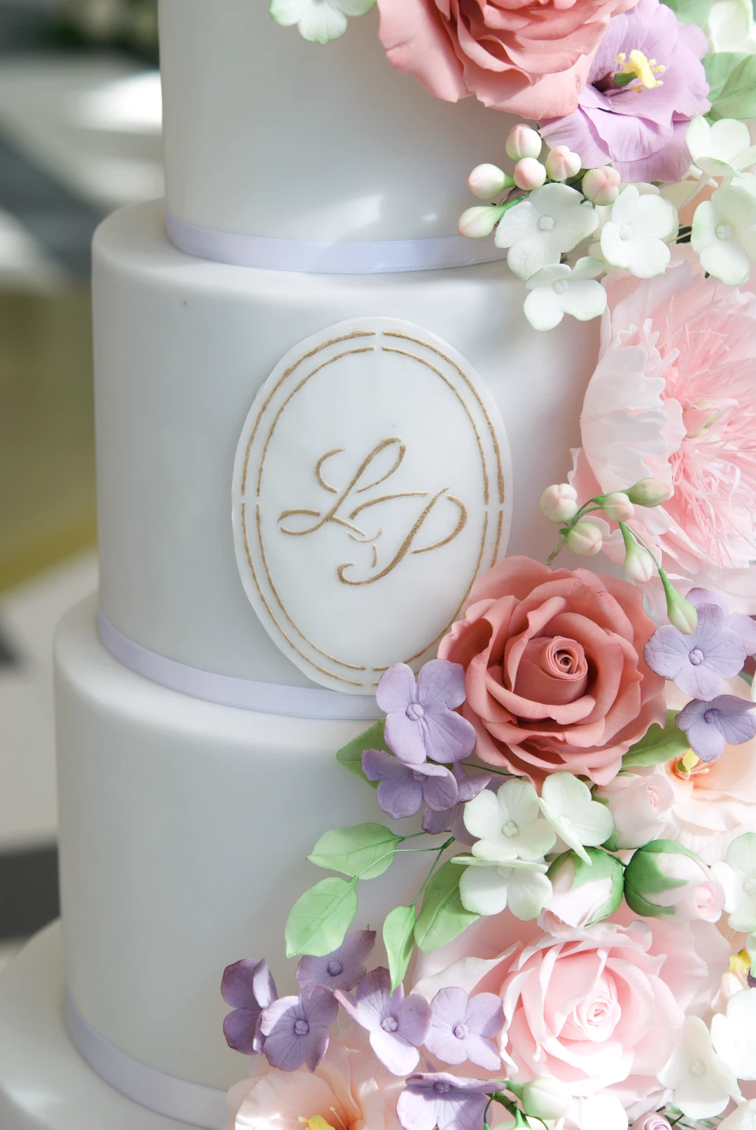 Wedding cake with more than 150 sugar flowers