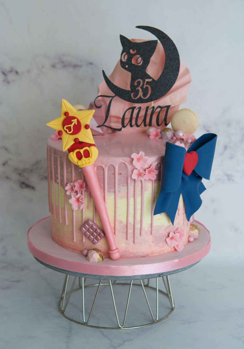 Sailor moon cake, drip cake sailor moon, mericakes, red velvet, sailor  mars, anime cake, tarta personalizada, pastel cumple, 1 - Mericakes - Cake  Designer