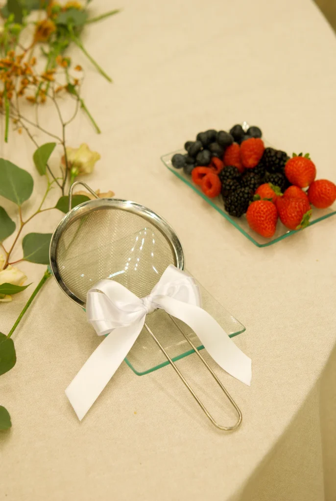 Fresh fruit and icing sugar ready for the couple to finish their millefoglie live