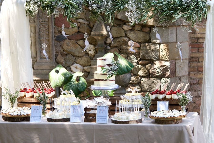 Dream catcher dessert table, wedding table, mesa dulce, mericakes, barcelona wedding, cakepops, cheesecake, seminaked cake, eclair, 1