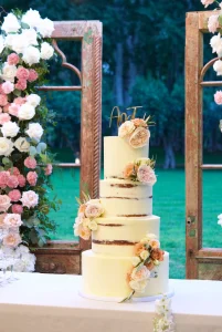 Roses & Cream Wedding Cake