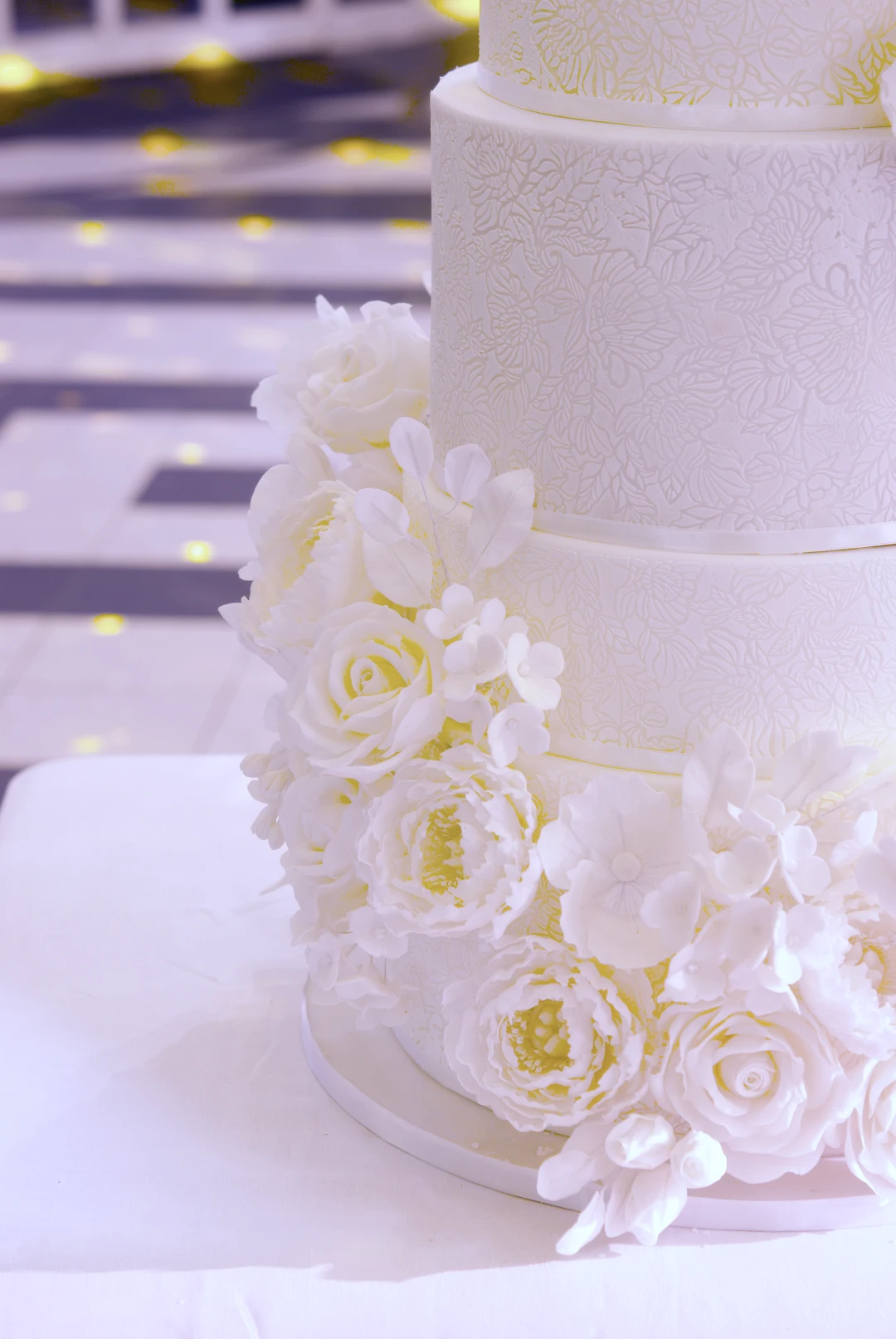 Sugar flowers wedding cake