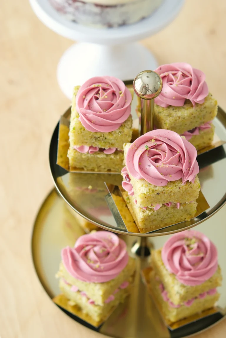 Pistachio and raspberry cake, mericakes, barcelona.