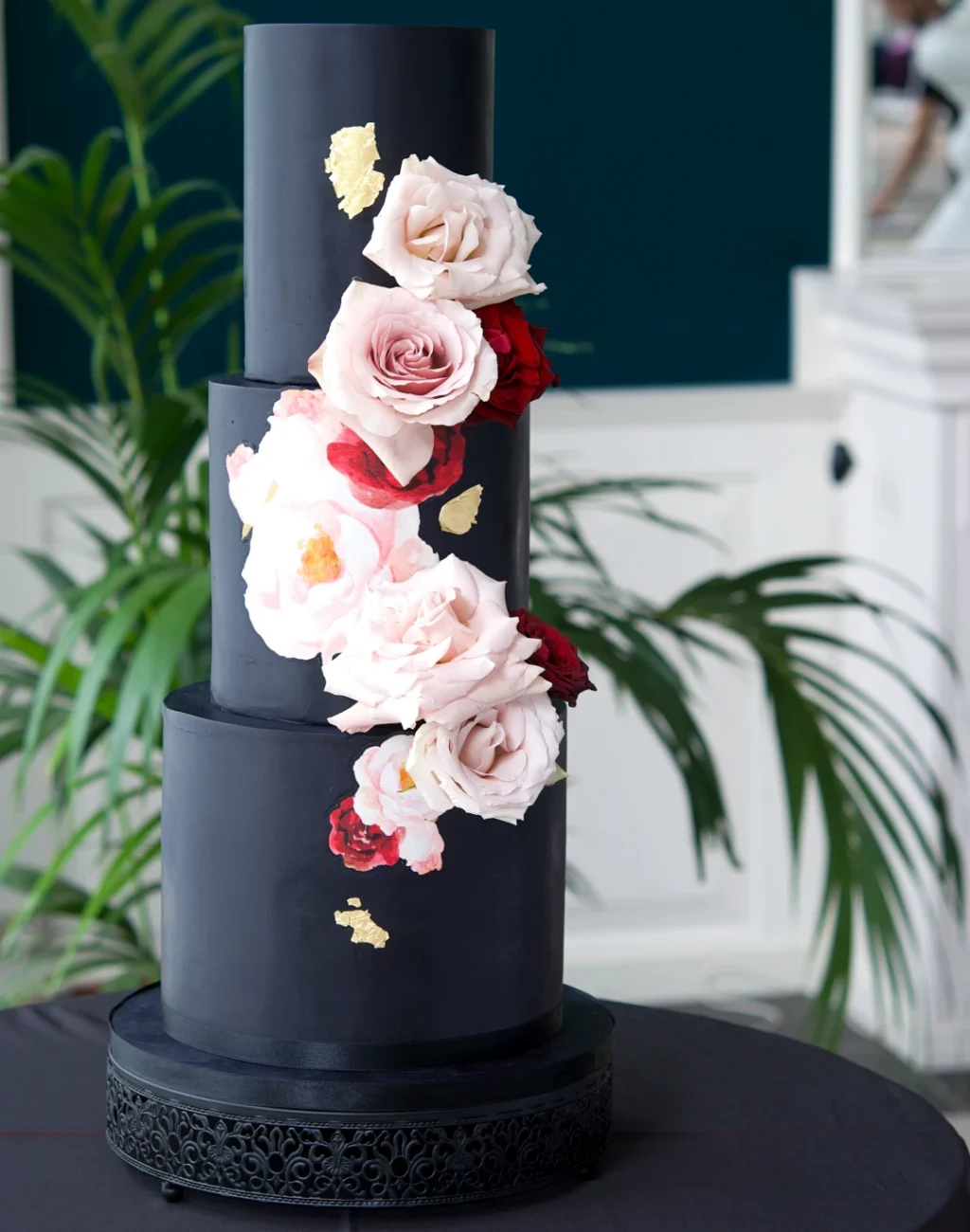Black & Roses Wedding Cake