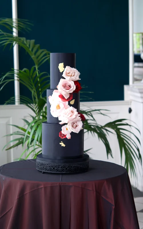 Black & Roses Wedding Cake