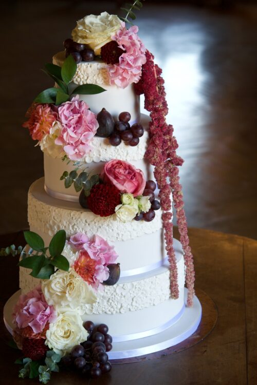 Blooms and fruit wedding cake, tarta de boda, mericakes, tarta fondant, pastel de bodas, lemon and blueberry cake, tarta de arandanos, barcelona wedding, 3