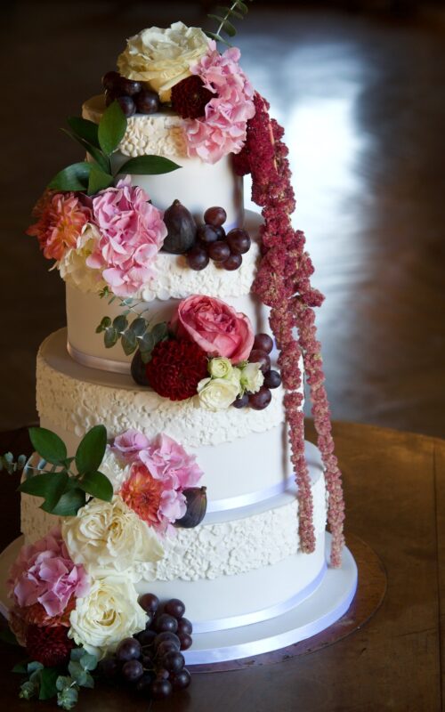 Blooms and fruit wedding cake, tarta de boda, mericakes, tarta fondant, pastel de bodas, lemon and blueberry cake, tarta de arandanos, barcelona wedding, 3