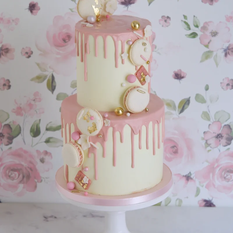 Blush Macaron Drip Cake, tarta comunion, chocolate cake, caramelo salado, mericakes, custom cakes barcelona, tartas personalizadas