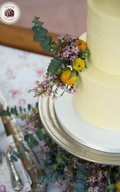 Cream wedding cake