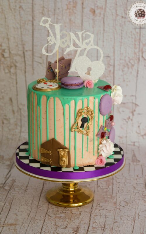 Drip Cake Alice in wonderland