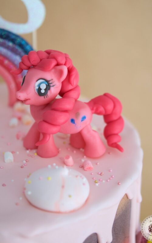 drip-cake-tartas-decoradas-my-little-pony-pinkie-pie-mi-pequeno-pony-mericakes-chocolate-meringue-kisses-pink-cake-pastel-de-cumpleanos-tartas-personalizadas-reposteria-creativa-1