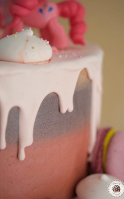 drip-cake-tartas-decoradas-my-little-pony-pinkie-pie-mi-pequeno-pony-mericakes-chocolate-meringue-kisses-pink-cake-pastel-de-cumpleanos-tartas-personalizadas-reposteria-creativa