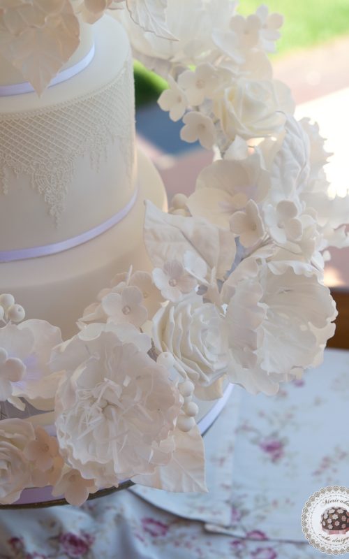 Floating floral cascade Wedding Cake, luxury wedding cake, tartas de boda, flores de azucar, sugar flowers, mericakes, rose and almond cake, champagne cream, barcelona, tarta fondant, sugar lace, 5