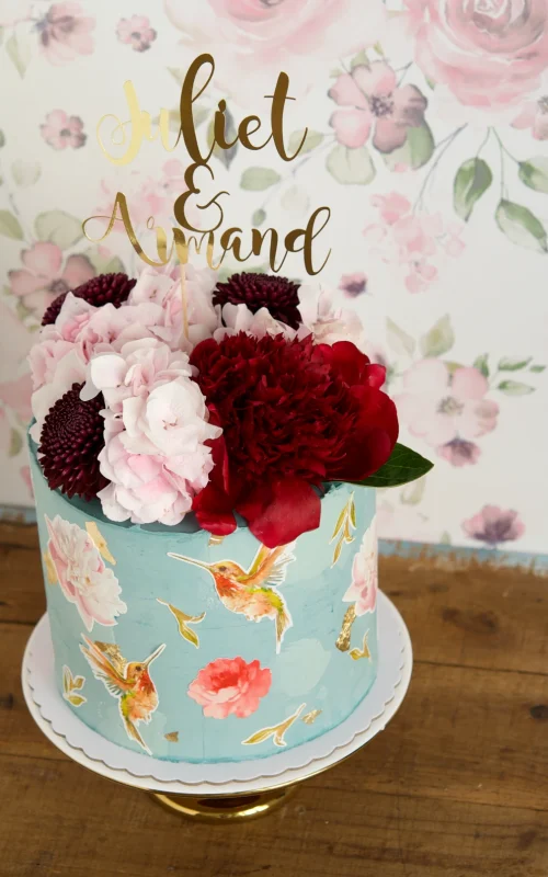 tarta de boda con flor natural