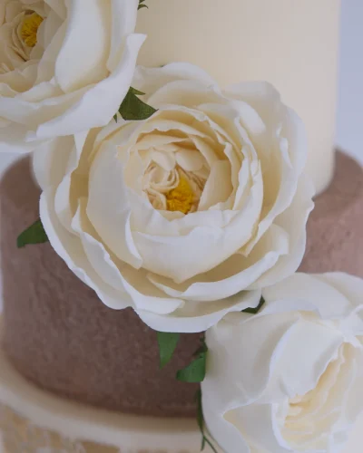 Ivory roses and gold wedding cake, english sugar roses