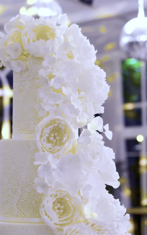 Luxury wedding cake