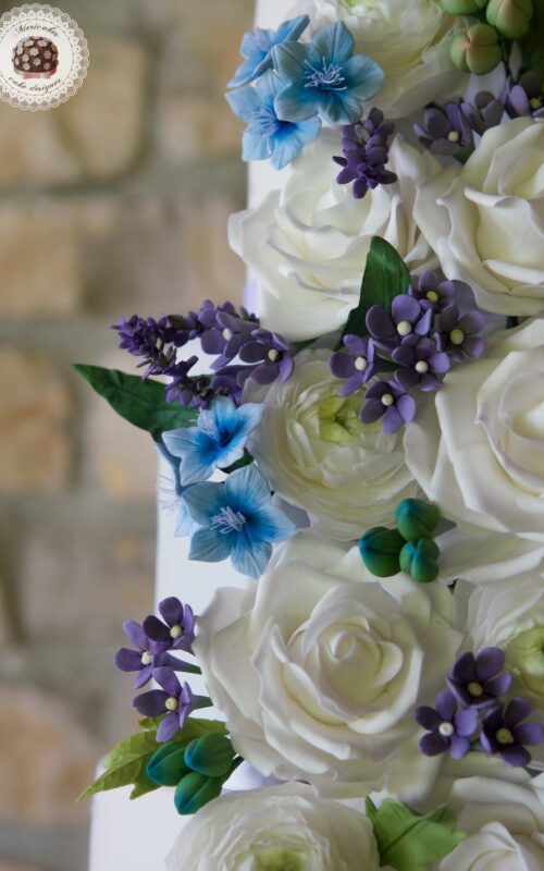 Marble and Blooms Wedding Cake, tarta de boda, tarta marmol, flores de azucar, roses, buttercup, lavender, spain wedding, luxury wedding cake, wedding flowers, pistachio, raspberry 3