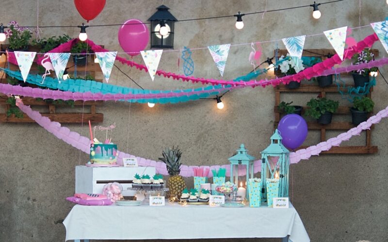 Mesa dulce, party pool, flamingo, dessert table, drip cake, pop corn, palomitas, cupcakes, meringue kisses, mericakes, barcelona 8