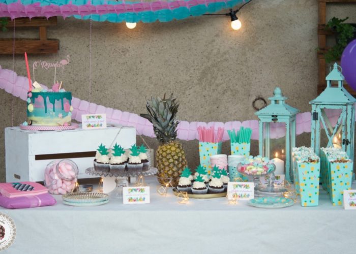 Mesa dulce, party pool, flamingo, dessert table, drip cake, pop corn, palomitas, cupcakes, meringue kisses, mericakes, barcelona