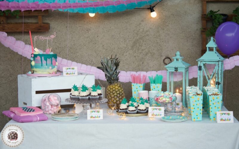 Mesa dulce, party pool, flamingo, dessert table, drip cake, pop corn, palomitas, cupcakes, meringue kisses, mericakes, barcelona