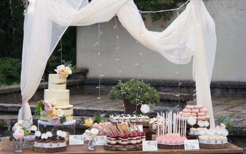 Mesa dulce rustica, Wedding dessert bar, tarta de boda, wedding sweet table, barcelona wedding, mericakes, macarons, donuts, cakepops, seminaked wedding cake