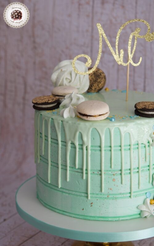 Mint and Gold Drip cake, tartas personalizadas, tartas barcelona, first birthday, mericakes, pistachio cake, macarons, mint cake, gold cake, 2