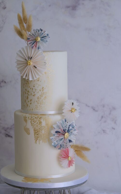 Paper Pinwheel and 24k Gold Cake, tarta de boda, mericakes, fondant wedding cake, tartas personalizadas, pasteleria creativa, abanicos comestibles, gold leaf cake, 4