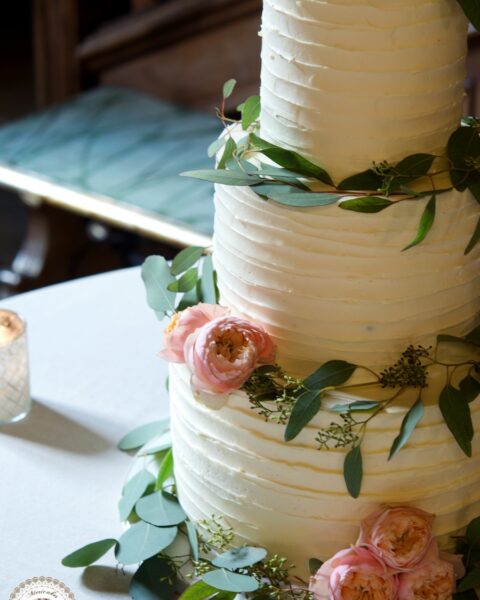 Peach roses Wedding Cake