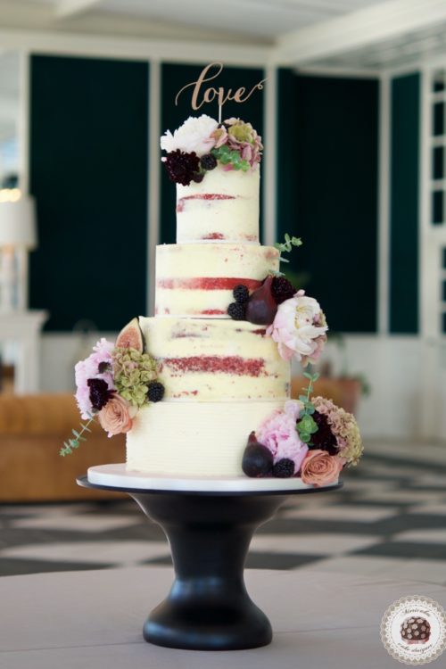 Semi naked cake, wedding cake, tarta de boda, red velvet, mericakes, esther conde catering, castell de sant marsal, flowers cake, peony, wedding cake topper, figs, blackberry, spain wedding 8