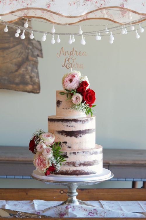 Semi naked wedding cake, cake flowers, tarta de boda, barcelona wedding, chocolate, mericakes, cake topper, roses, pastel de bodas