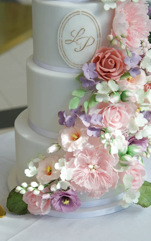 Wedding cake with more than 150 sugar flowers