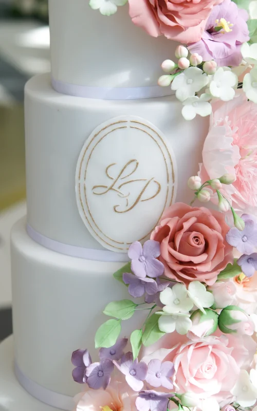Wedding cake with more than 150 sugar flowers