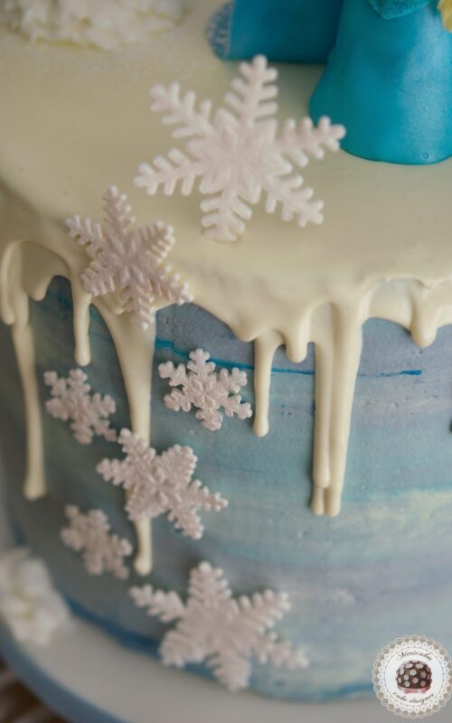 Tarta de Frozen, drip cake, Let it go, chocolate, mericakes, tartas barcelona, snowflakes, birthday cake 6