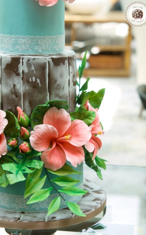 Tropical Wedding Cake, hibiscus, sugar flowers, cake wood crackle, Mandarin hotel, barcelona, mericakes, cake designer, tropical leaf, flores de azucar 2