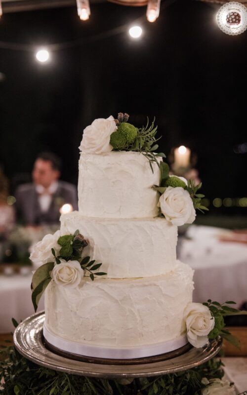 Rustic Cream Wedding Cake, Wedding cake, cream cake, rustic cake, can ribas, Visual foto, mericakes, flowers cake, spain wedding, roses, pistachio, raspberry 4