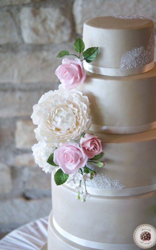 Wedding cake, fondant cake, lace, tartas de boda, tortas, mericakes, barcelona, peony, sugar flowers, flores de azucar, encaje, nude, pastry, pasteleria creativa, spain wedding, bodas reales 1