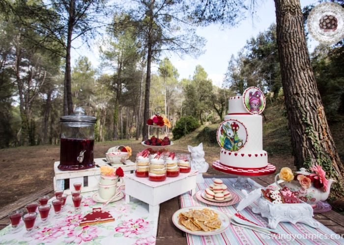 mesa dulce, sweet table, sugartremens, mericakes, sensacions, barcelona, aliciaa en el país de las maravillas, Alice in the wonderland, cake, macarons, cookies, tarta. (16)