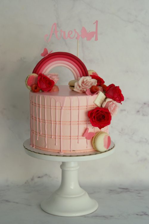 pink Drip cake, tarta personalizada, red velvet cake, tarta primer cumple, primer aniversario, tartas decoradas, barcelona cake, mericakes, rainbow cake, butterfly cake, macarons cake, pasteleria creativa, 3