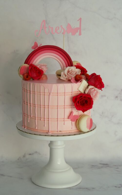 pink Drip cake, tarta personalizada, red velvet cake, tarta primer cumple, primer aniversario, tartas decoradas, barcelona cake, mericakes, rainbow cake, butterfly cake, macarons cake, pasteleria creativa, 3
