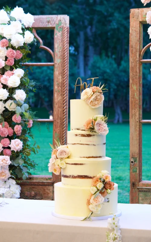 Roses & Cream Wedding Cake
