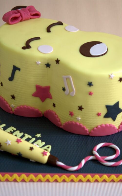tarta-ocho-kawaii-eight-rainbow-cake-microfono-barcelona-naranja-chocolate-mericakes-fondant