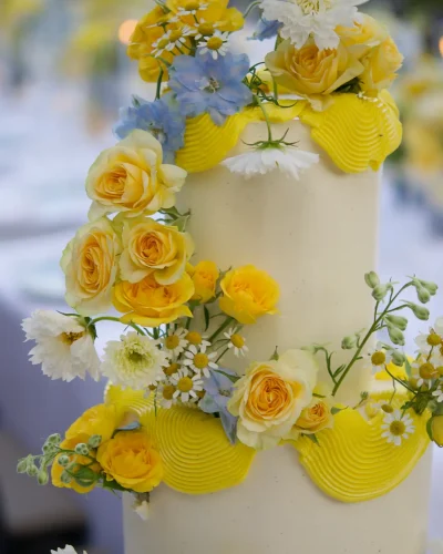 wedding-cake-fresh-flowers-detail-mericakes-barcelona