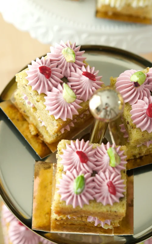 Vanilla and Iranian Pistachio cake