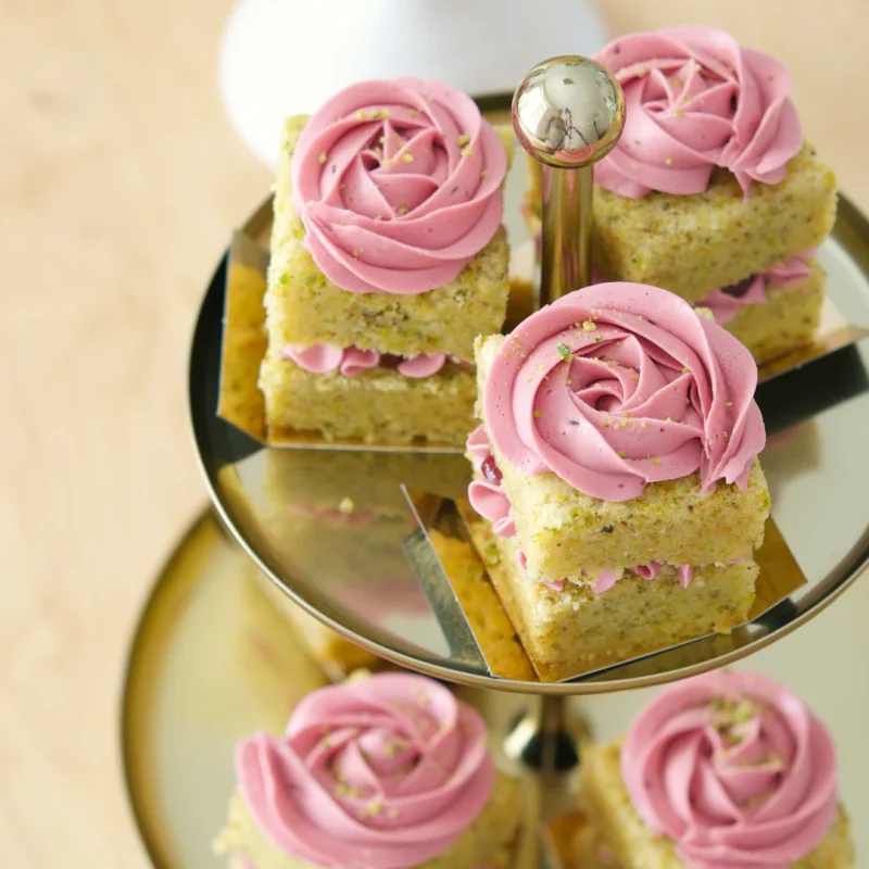 Pistachio and raspberry cake, mericakes, barcelona.