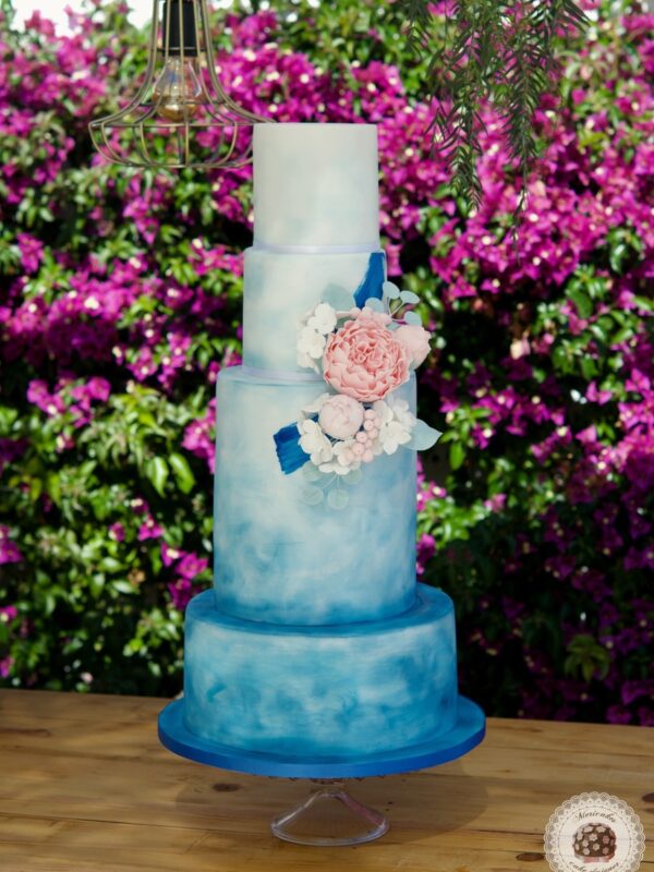 Blue Watercolor Wedding Cake, Tarta de boda, sugarflowers, fondant cake, pistachio cake, raspberry cream, flores de azucar, mericakes, barcelona wedding, luxury wedding cake